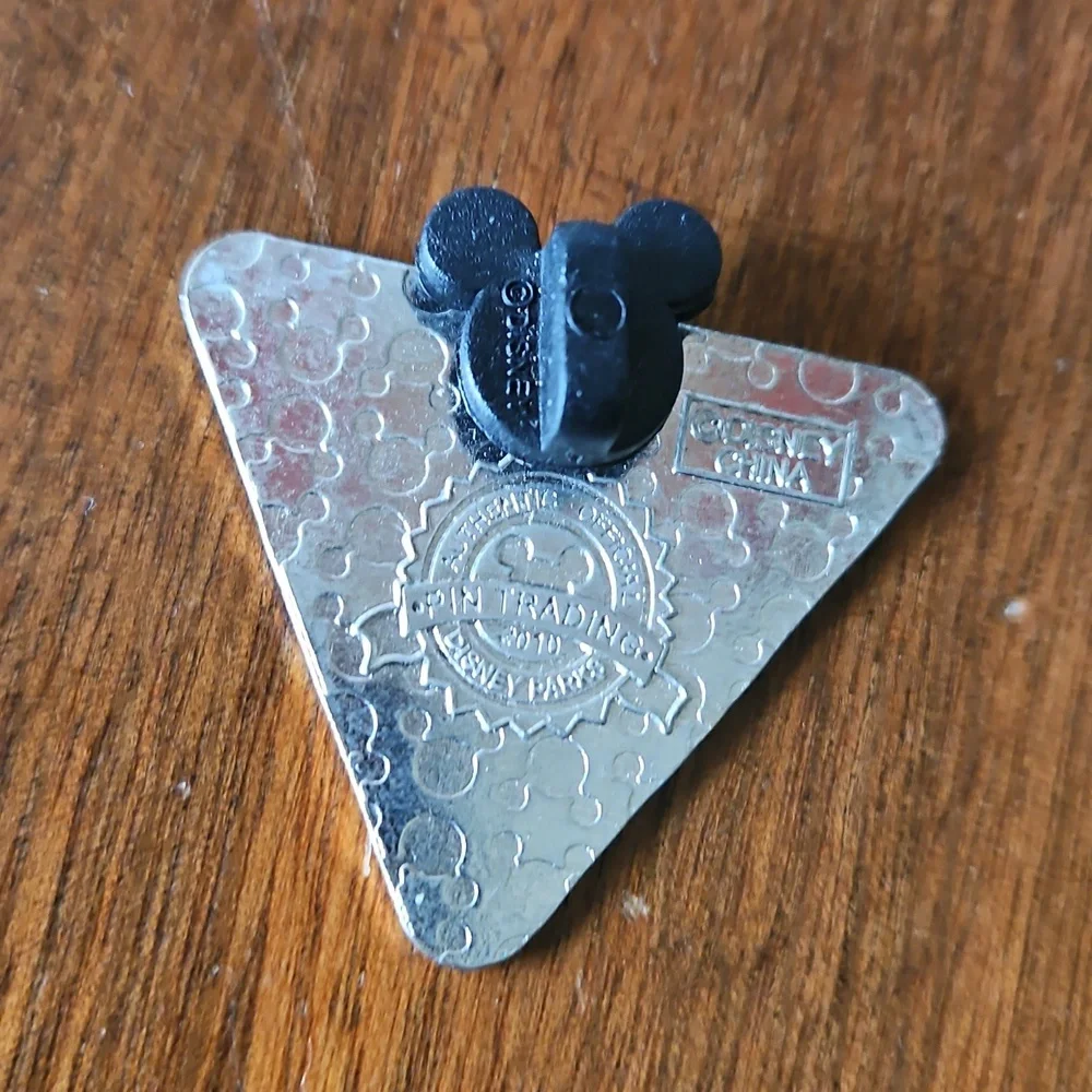 Disney Parks Goofy Yield Pin